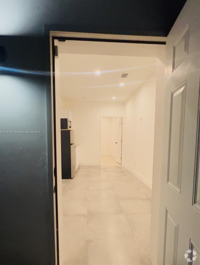 Building Photo - 1610 NW 53rd St Rental