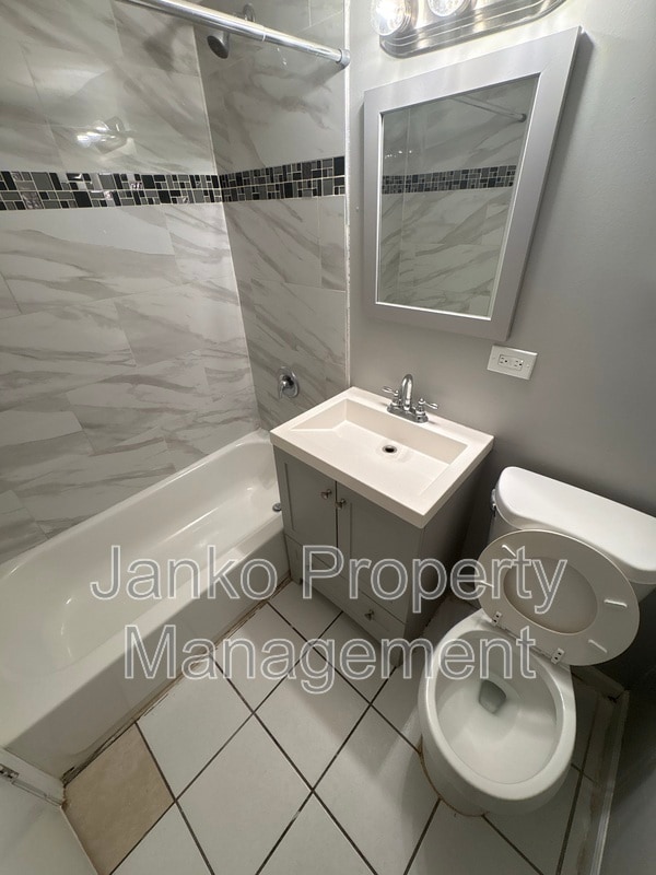 Building Photo - 3343 Commercial Ave Unit 2