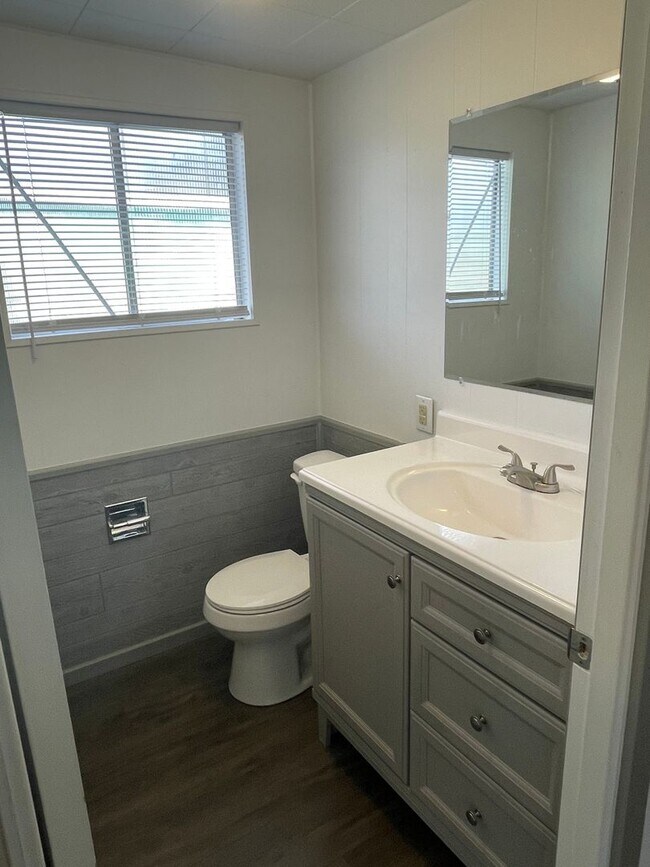 Photo - 1-Bedroom Cabin at Gooseberry Point