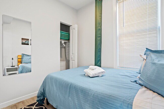 Photo - Urban Living: Spacious 2-Bedroom Haven in the Heart of Chicago! Unit 3R