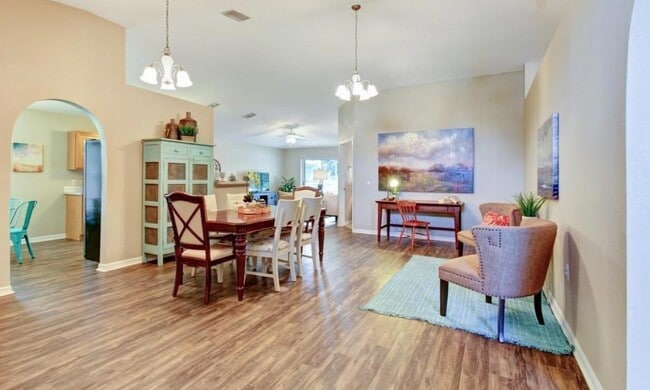 Photo - 90 Reeding Ridge Dr E