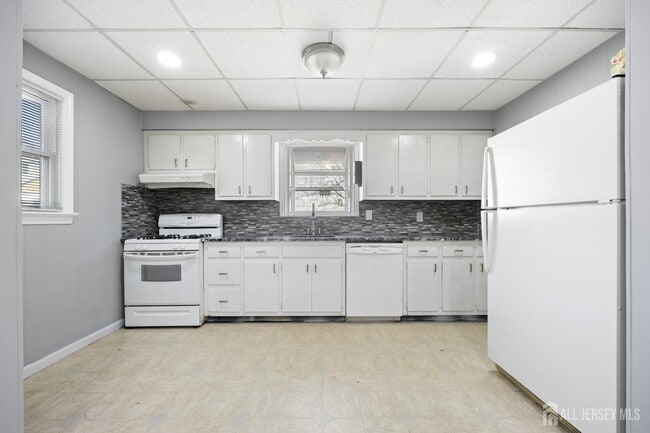 48 Buchanan Ave