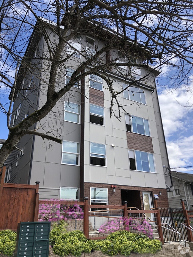 Building Photo - 10734 Stone Ave N Unit #202 Rental