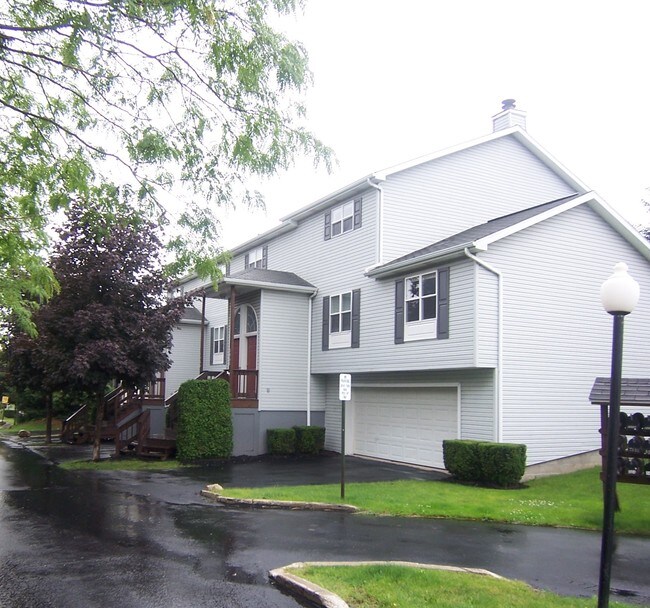 Brookwood Village Apartments For Rent in Erie, PA