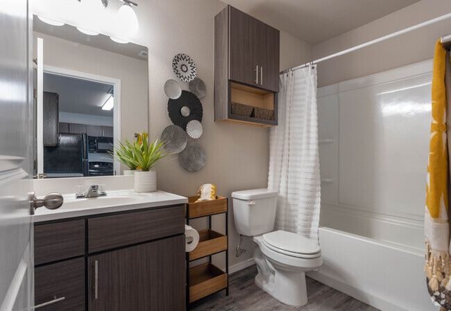 1BR, 1BA - 698 SF