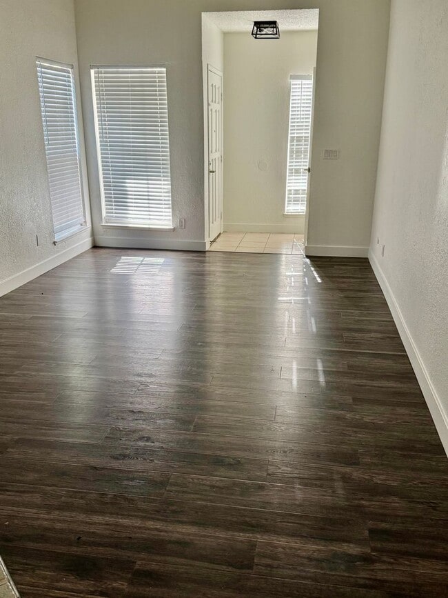 Photo - LARKSPUR 2431-2433 Unit 2433