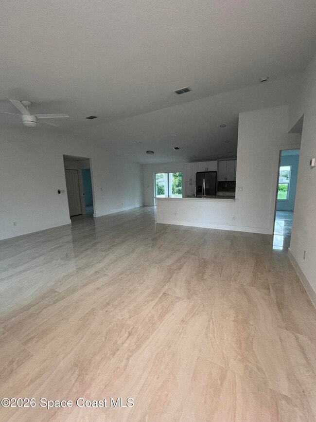 Photo - 1625 Waneta St SE