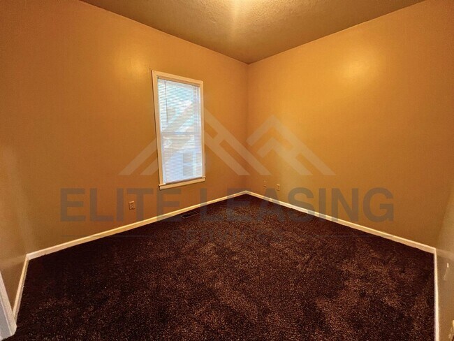 Photo - 2800 SE Michigan Ave