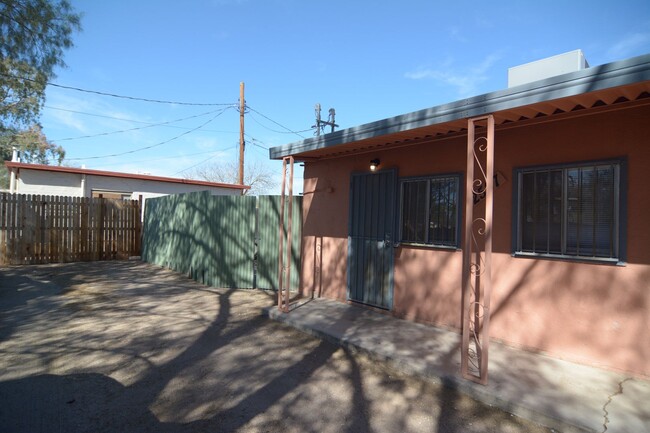 Charming 1 Bedroom 1 Bath Duplex! Great Ce... - Charming 1 Bedroom 1 Bath Duplex! Great Ce... Casa