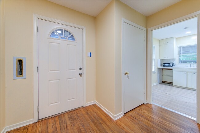 Photo - 4046 Woodfin St