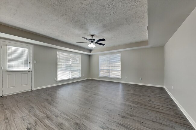 Photo - 4823 Owens Creek Ln