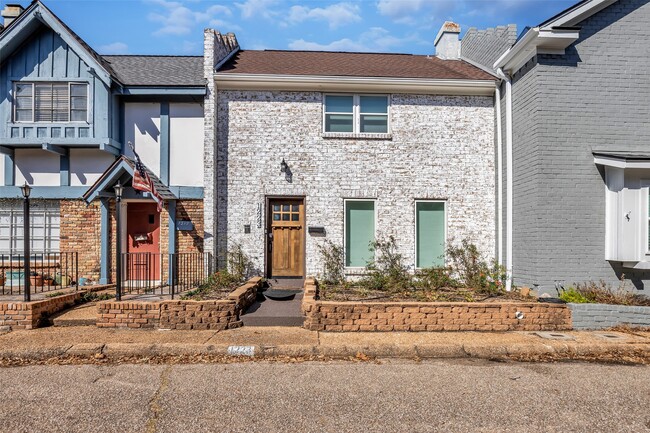 Building Photo - 1223 Saxony Ln