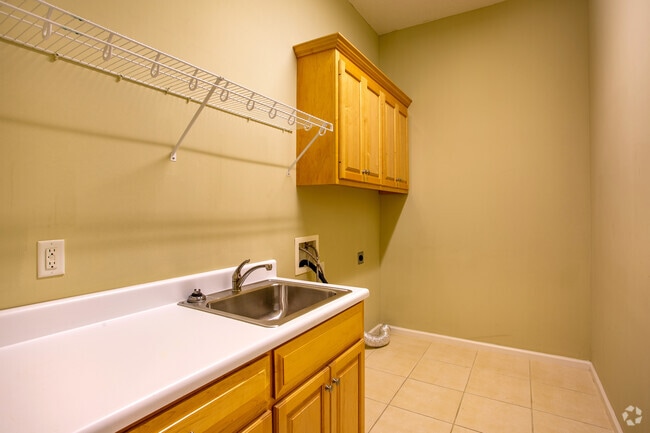 Suite 1720A, 3BR, 3.5BA Laundry Rm.