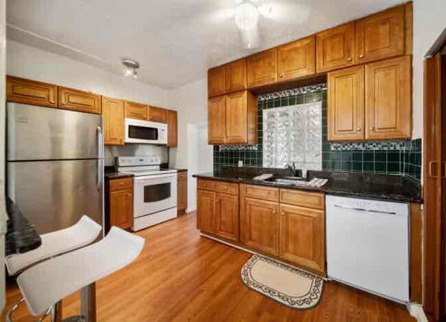 Photo - 625 Selkirk St