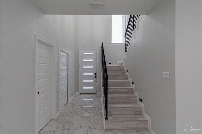5504 N Crown Point