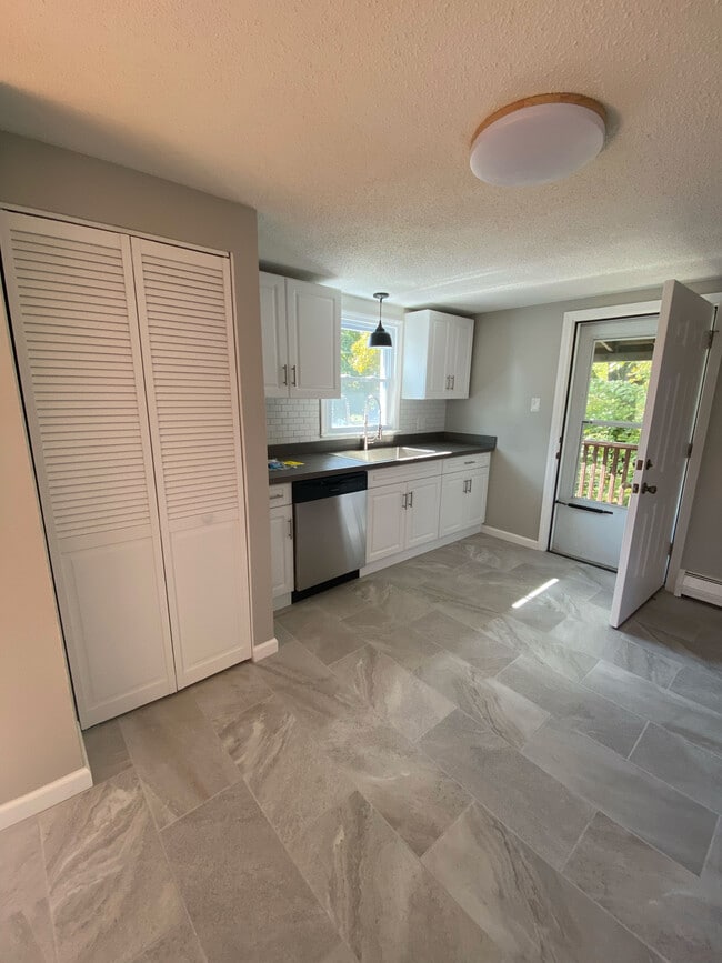 Kitchen - 31 Chapel St Unit 33 Chapel St