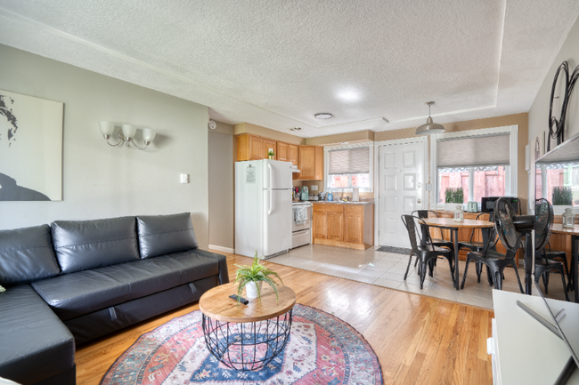 Building Photo - 4122-4128-4128 SE 65th Ave Rental
