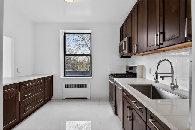 Building Photo - 104 Palisade Ave Unit 201