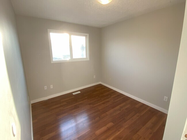 Photo - 10612 154 St NW