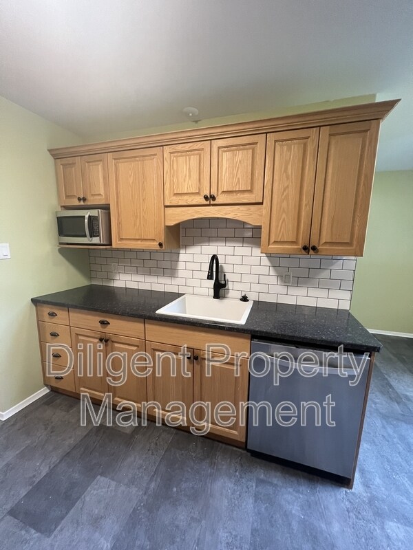 Photo - 1318 Amundsen Ave