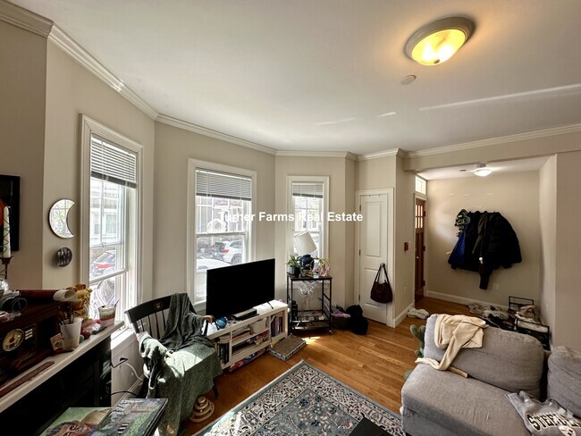 Building Photo - 8 Marney St Unit 1 Rental