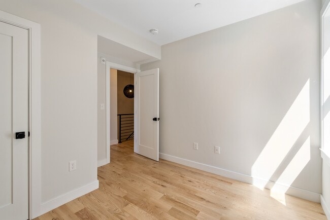 Photo - 275 Webster St Unit 4