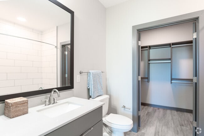 3BR,2BA - 1,422SF