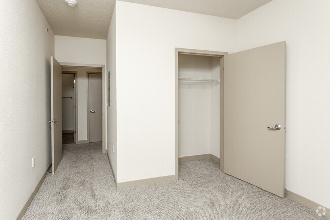 2BR, 2BA - 997 SF