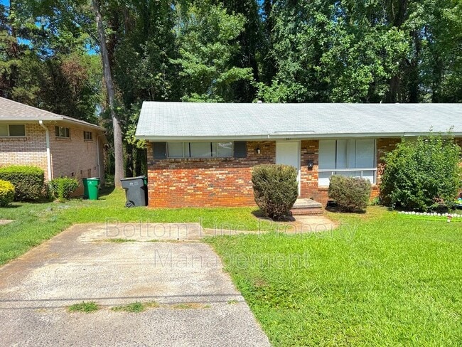 Building Photo - 561 Blendwood Dr