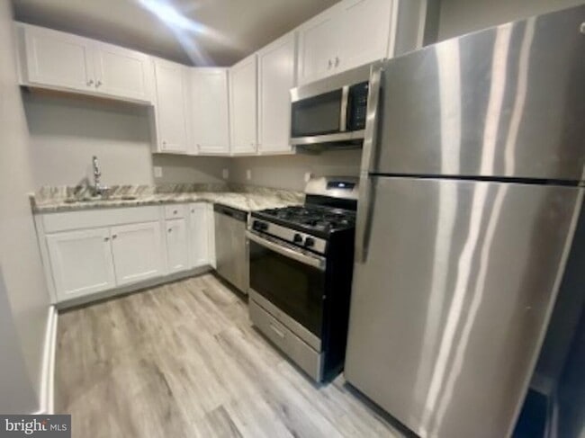 Photo - 218 W King St
