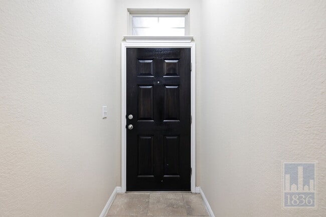 Photo - 821 Schefer St