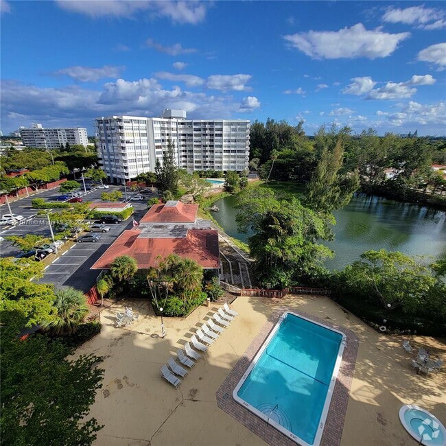 Building Photo - 1200 NE Miami Gardens Dr Unit 815W Rental