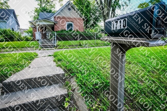 Building Photo - 1710 S Gharkey St Rental