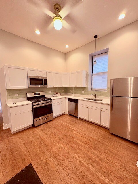 Photo - 825 W Armitage Ave