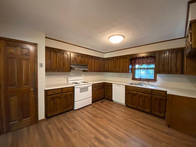 Building Photo - 1204 8th Ave NE Rental