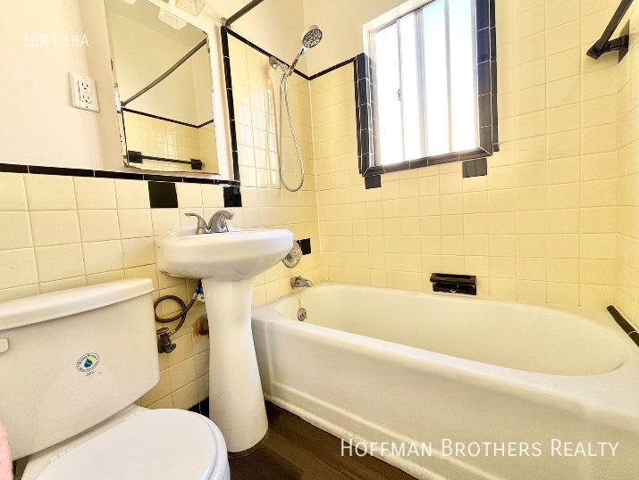 Photo - 518 1/2 N Heliotrope Dr Unit 518 1/2