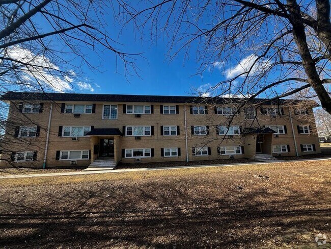 Building Photo - 27 N Maple Ct Unit 7 Rental