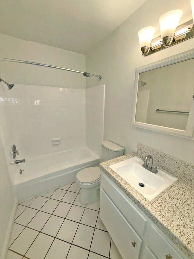 Photo - 3365 Keystone Av Unidad 2