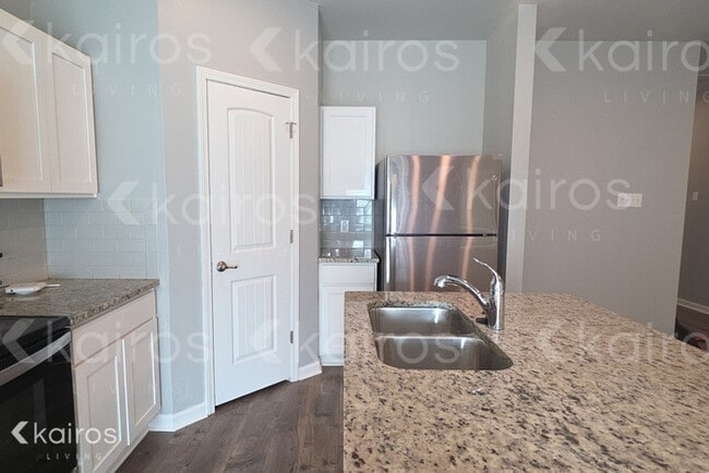Photo - 112 Yardley Ct