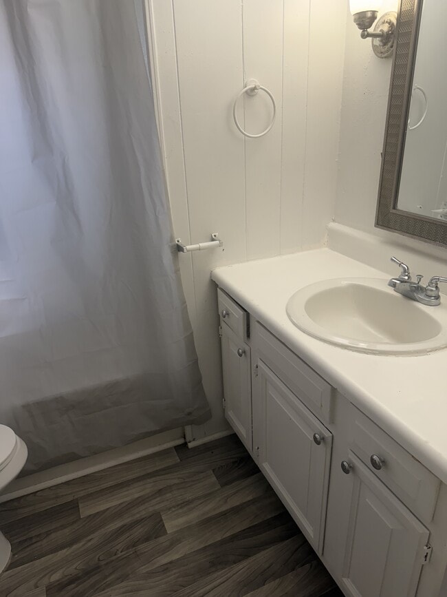 Photo - 923 W Lee Rd