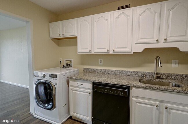 Photo - 5225 Pooks Hill Rd Unit 1511N