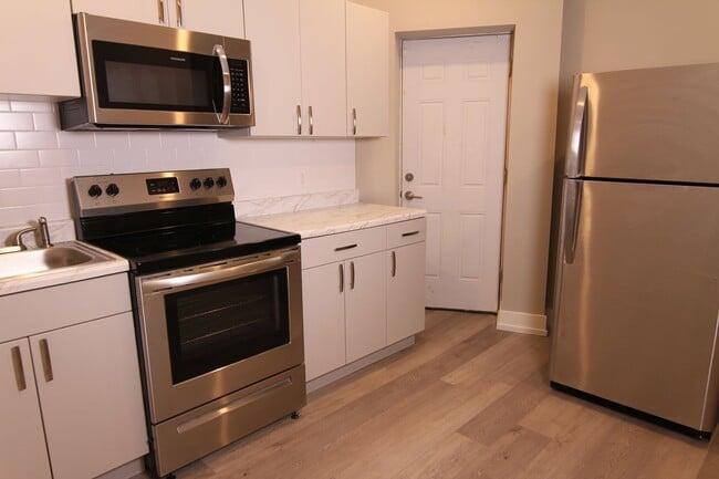 Building Photo - 1649 Pratt St Unit 1st Floor - A