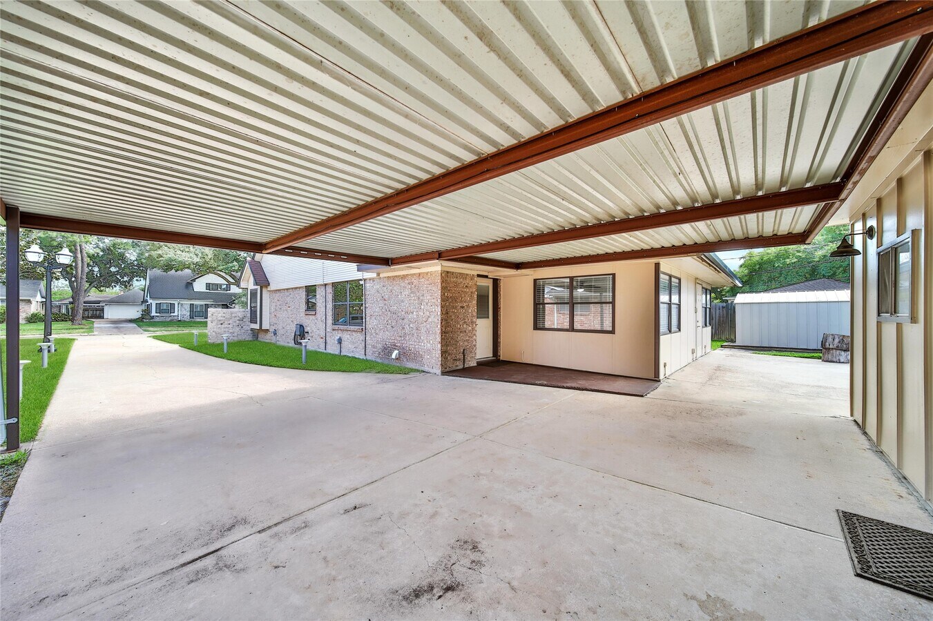 Photo - 9411 Roos Rd