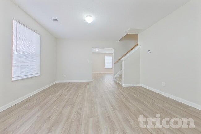 Photo - 945 Schofield Ln