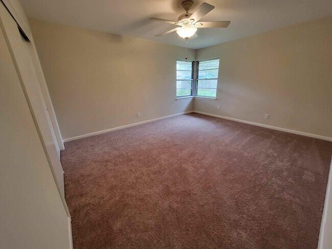 Photo - 706 Maple St