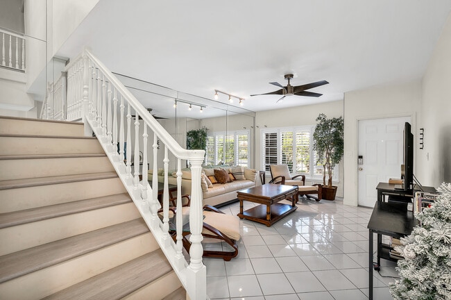 Photo - 584 SE 20th Ave Unit 2