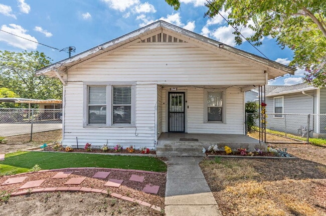Building Photo - 226 W Harding Blvd Rental