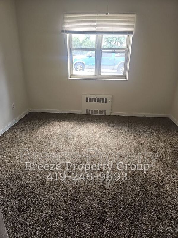 Photo - 2445 W Bancroft St