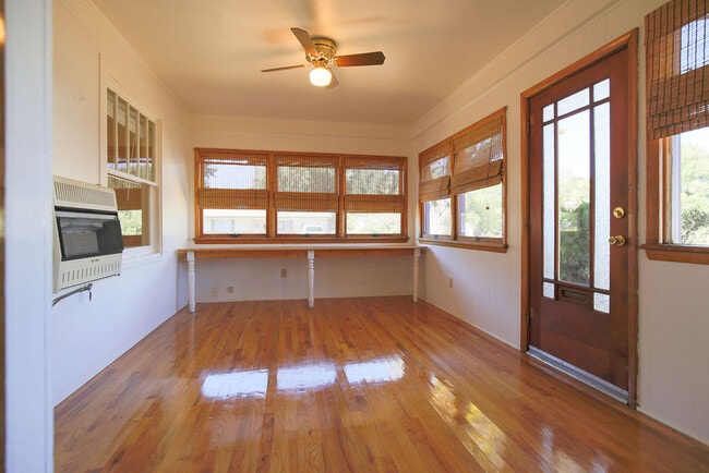 Photo - 802 Ussie Ave