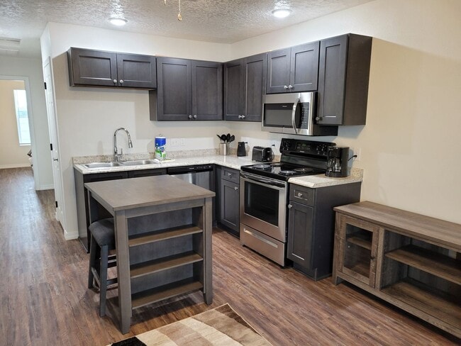 Photo - NEW LUXURY ONE BEDROOM APARTMENT FULLY FUR... Unit 2501-F